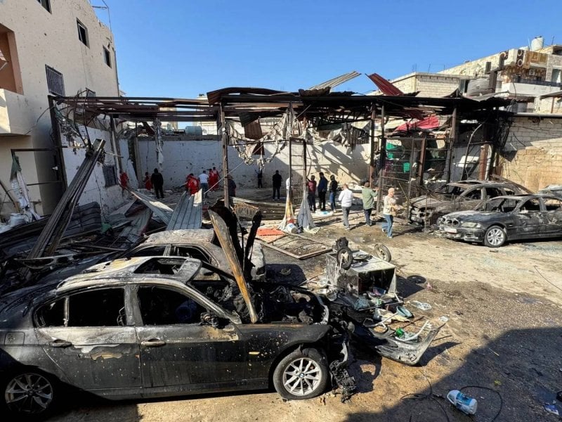 "مجمع تدريبات"... ادرعي يزعم إغتيال 13 عنصرًا من حماس في "عين الحلوة"