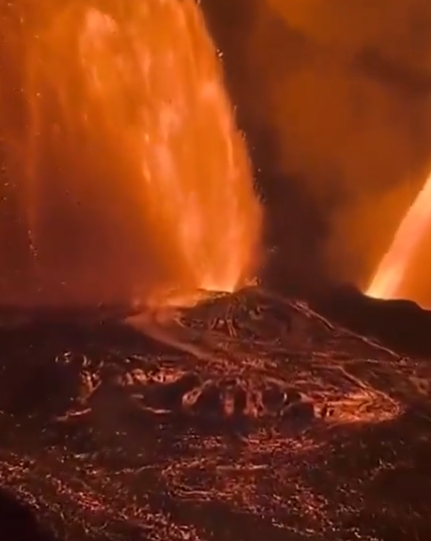 ثوران نادر… سحب بركانية تغطي سماء الجزيرة العربية (فيديو)