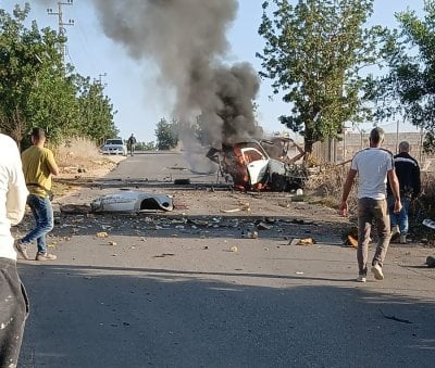 غارة إسرائيلية تستهدف سيارة في عين السماحية (صور)