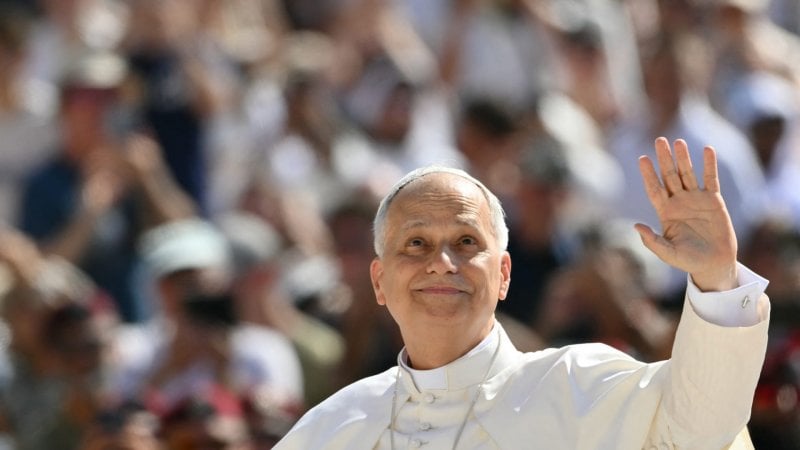 "وجود دواعٍ للقلق"... البابا يعرب عن سعادته بزيارة لبنان