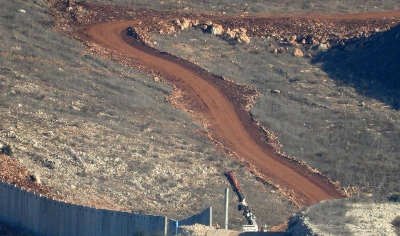 جدار جديد في الجنوب… إسرائيل مستمرة في التوسّع خلف الخط الأزرق