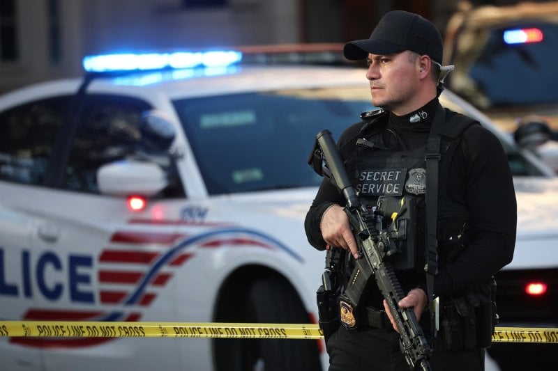 بين التصريحات المتضاربة… السلطات الأميركية تكشف حالة عنصري الحرس