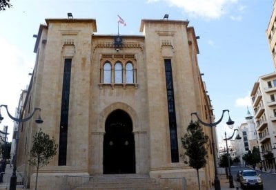 نسوةٌ مُكبّلات بالجنازير أمام مجلس النواب!