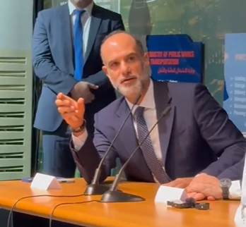 الفياضانات طبيعية... رسامني يعلّق على غرق الطرقات: لسنا مسؤولين عن بيروت