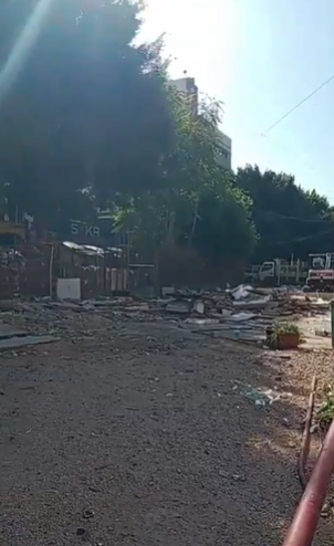 تعدٍّ عمره سنوات… القضاء يزيل مستودعًا مخالفًا فوق سكة الحديد (فيديو)