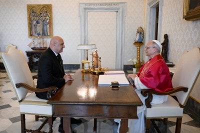 قبل أيام من وصوله… البابا لاوون الرابع عشر يوجّه رسائل طمأنة للبنانيين