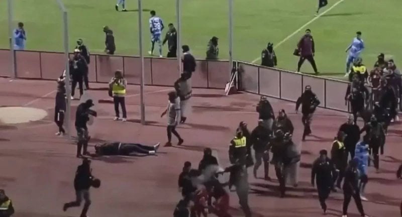 كأس بوليفيا يتحوّل الى فوضى… 17 بطاقة حمراء في دقيقتين (فيديو)
