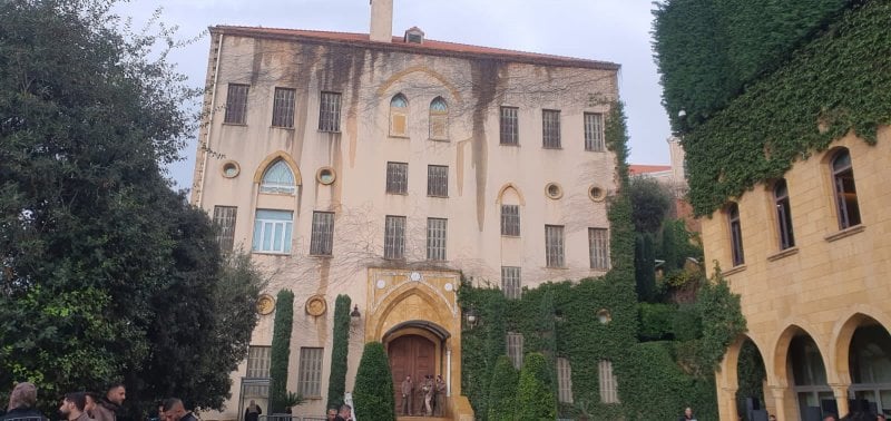 سحب العناصر الأمنية من بيت الوسط