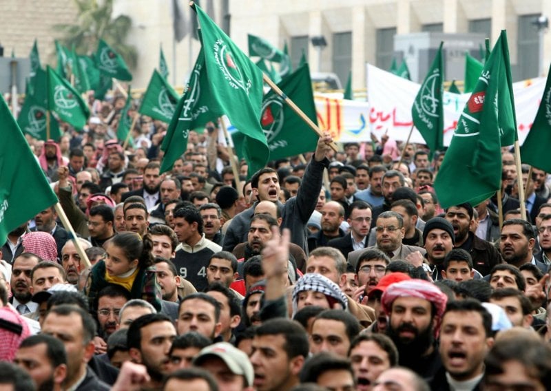 خطة سرّية داخل "الإخوان"... التنظيم يهرب من تصنيف ترامب!