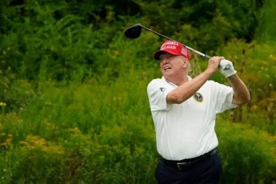 ترامب يتحدّى بايدن… نزال رئاسي على أرض الغولف!