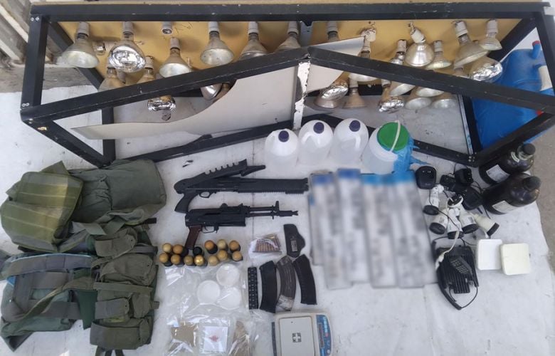 "اتجار بالمخدرات والأسلحة في الشراونة"... الجيش يوقف لبنانيَّين وسوريين (صور)