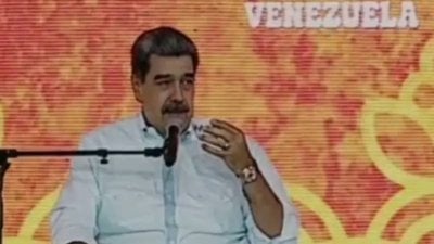 بابتسامة وفنجان قهوة… مادورو يعود إلى العلن ويردّ على الشائعات