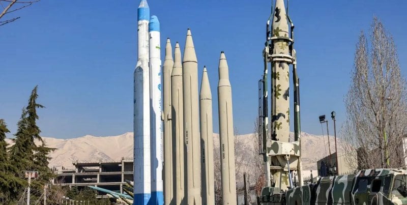 إعلام إسرائيلي: إيران تعيد تسليح حزب الله استعدادًا لمرحلة المواجهة