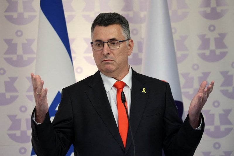 "نقاش مفيد"... ساعر لأورتاغوس: حزب الله هو الذي ينتهك السيادة اللبنانية