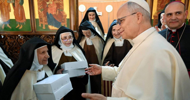 زيارة خاصة في حريصا... البابا يلتقي الراهبات ويمنحهن البركة الرسولية
