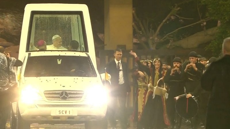 سرّ السيارة البيضاء التي نقلت البابا