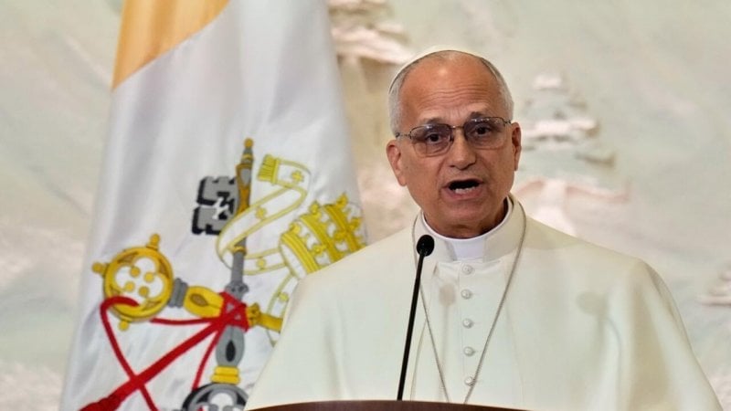 بعد مغادرته لبنان… البابا يكشف فحوى لقاءاته السياسية ويترك دعوة