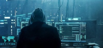 قرصنة ورسالة تهديد… هاكرز إيرانيون يخترقون سيارة عالم نووي إسرائيلي (صور)