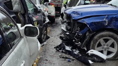 كارثة على الجليد… عاصفة ثلجية تتسبب بتصادم أكثر من 40 مركبة في أميركا!
