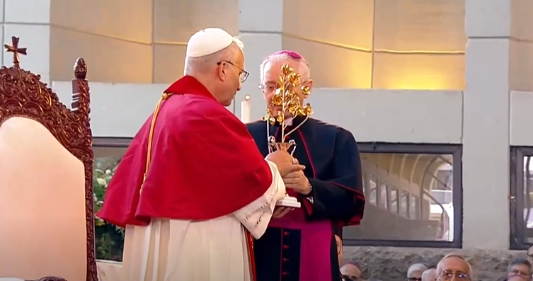 مشهدية روحية في حريصا... تبادل للهدايا بين البابا وقادة الكنيسة