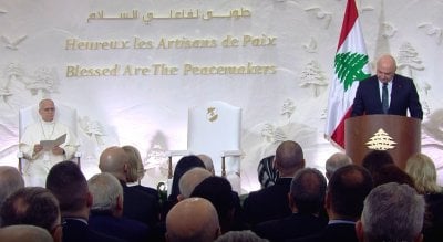 البابا يكرم لبنان وشعبه الصامد في قصر بعبدا
