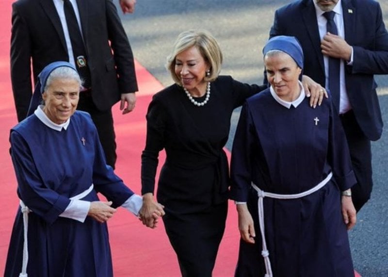 اللبنانية الأولى مع البابا مجددًا… محطة روحية مؤثرة في مستشفى دير راهبات الصليب(فيديو)