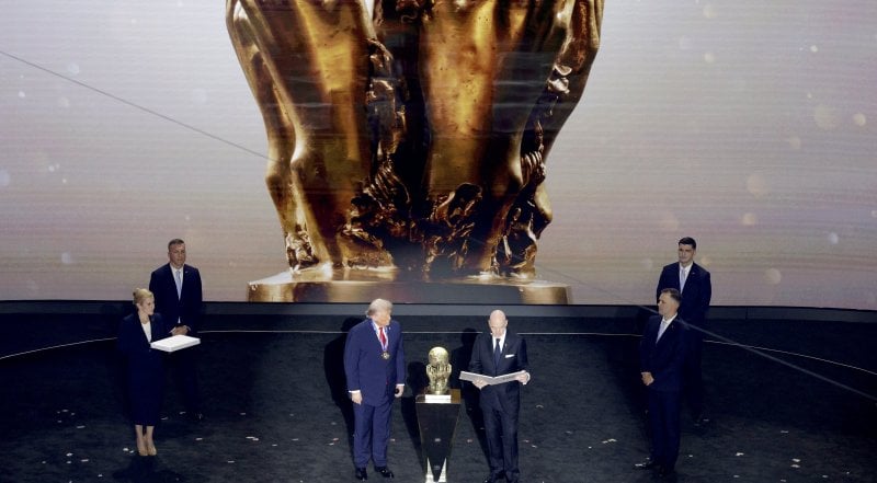 ترامب يفوز بأول جائزة "فيفا للسلام" في تاريخ الاتحاد الدولي