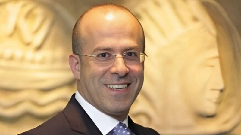 وزير التنمية الإدارية يحلّل زيارة البابا