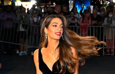 دستور الإخوان المسلمين يعود إلى الواجهة… ودور أمل كلوني يشعل الجدل