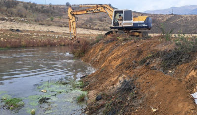 لتفادي الفيضانات… فرق الليطاني تتحرك في مقطع صغبين