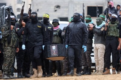 بعد تسلّمها جثة أسير من حماس... إسرائيل تكشف هويّتها