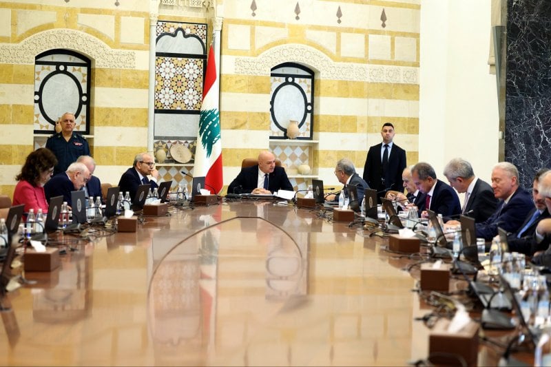 السفير كرم يقود "الميكانيزم"... عون في افتتاح جلسة الحكومة: التفاوض بدل الحرب (صور)
