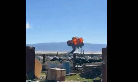 مهمة تدريبية على متن طائرة تتحوّل إلى مأساة... والطيار ينجو بنفسه! (فيديو)