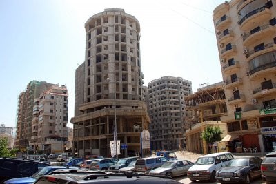 المرأة المشؤومة تثير زوبعة وشعب 