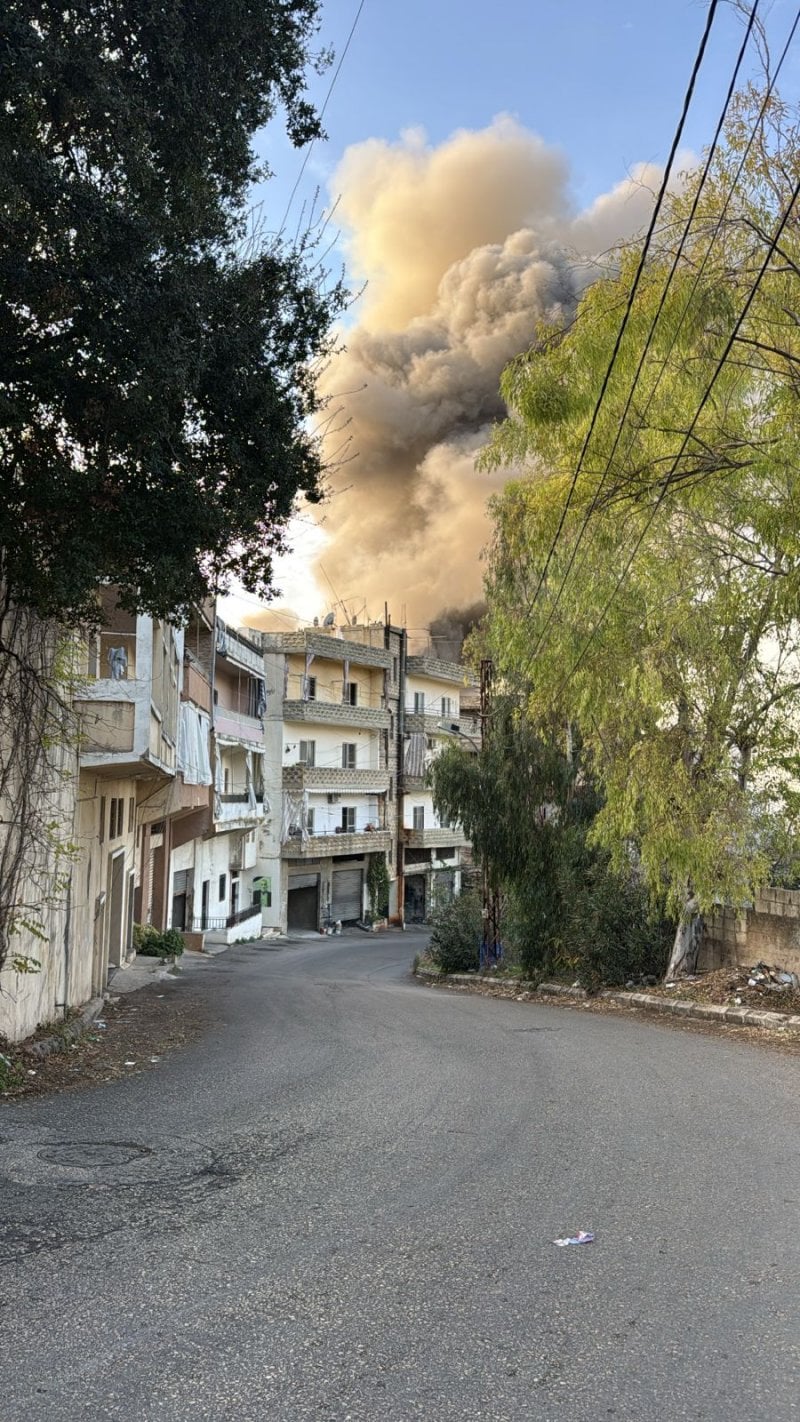 لحظاتٌ مرعبة... مشاهدٌ توثق وقوع الغارات الاسرائيلية على بلدتي محرونة وجباع
