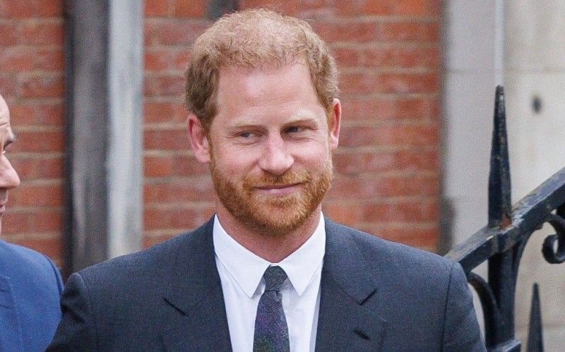 الأمير هاري يسخر من ترامب: "أميركا انتخبت ملكًا"
