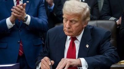 ترامب يلزم بنشر وثائق إبستين… والقضاء يأمر برفع السرية