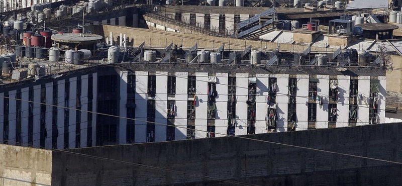 احتفالاً بذكرى سقوط الأسد... هتافاتٌ داخل سجن رومية (فيديو)
