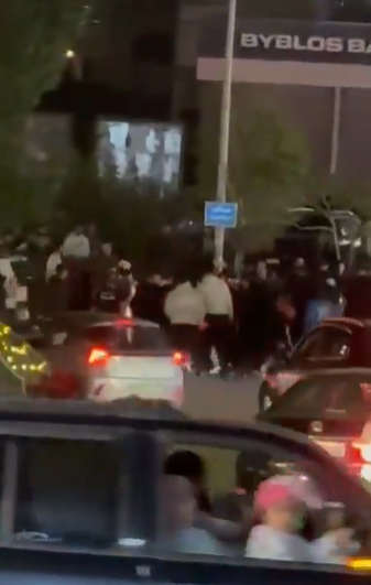 بالفيديو: إشكال كبير في صيدا خلال مسيرة بذكرى سقوط الأسد