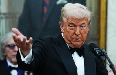 اشتباك سياسي على الهواء... ترامب ينتقد نائبة ويصف بلدها بالأسوأ في العالم (فيديو)