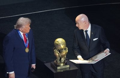 جائزة ترامب تفتح النار على 