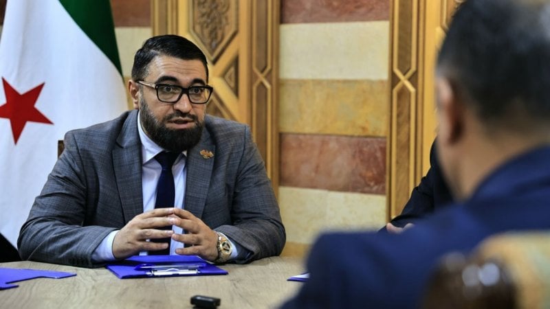 "250 ألف مفقود"... وزير العدل السوري يتوعّد العابثين بالسلم الأهلي
