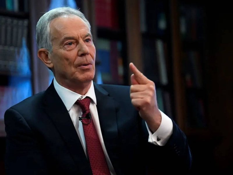 تحرّكات سرّية… رئيس الوزراء البريطاني الأسبق يعود إلى المشهد الإسرائيلي