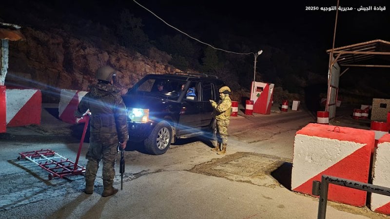 ضبط أسلحة ومخدرات... الجيش يوقف 45 مطلوبًا 