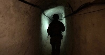 إسرائيل تضرب 