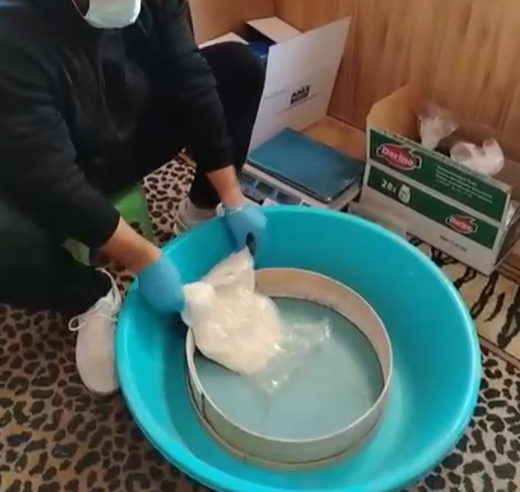 بالفيديو... الجمارك تضبط مواد بروتينية مزيّفة في شتورا