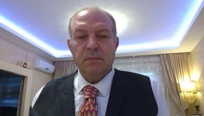 بالدموع.. كبير سجناء صيدنايا وتدمر يستذكر لحظات التحرير وعذابات 