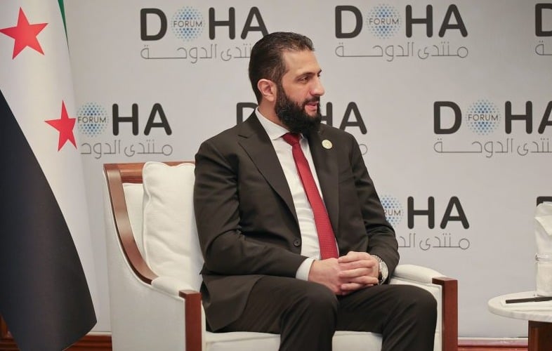 بالفيديو... الشرع يردّ على سؤال عن ماضيه وارتباطه بجماعات مسلّحة