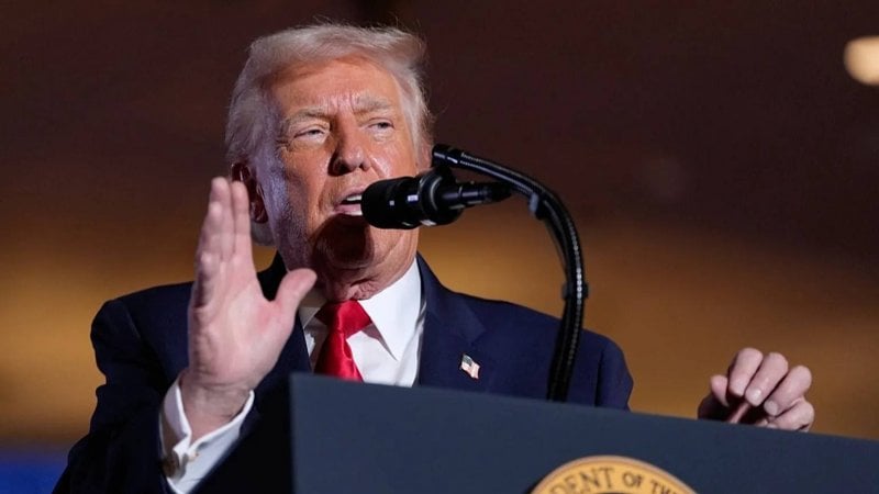 الكونغرس الأميركي يصعّد في ملف إبستين ... ويهدّد عائلة كلينتون