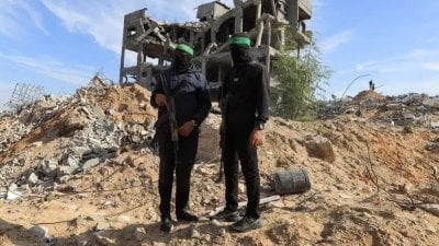 بعد تجميده... مسؤول اسرائيلي: سلاح حماس سيُنتزع بالكامل